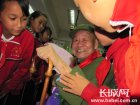 抗美援朝老英雄带领网友了解鸭绿江对岸的故事