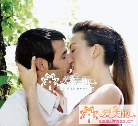 甜蜜接吻的8个小技巧_